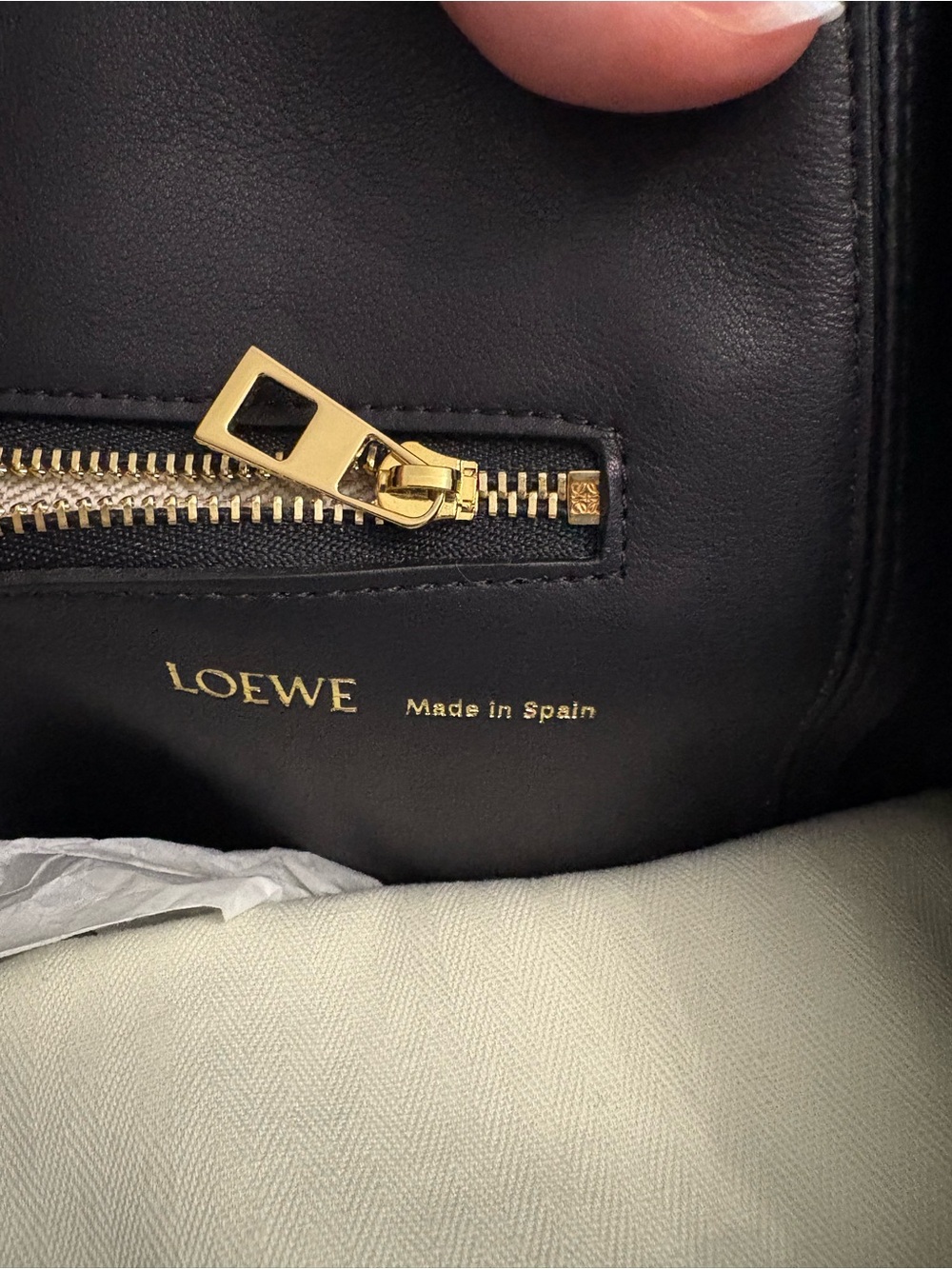 Loewe XL squeeze cord Black Leather Tote with Rope Strap - Picture 6 of 7
